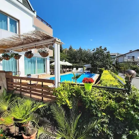 Ξενοδοχείο με διαμερίσματα Milennia Family